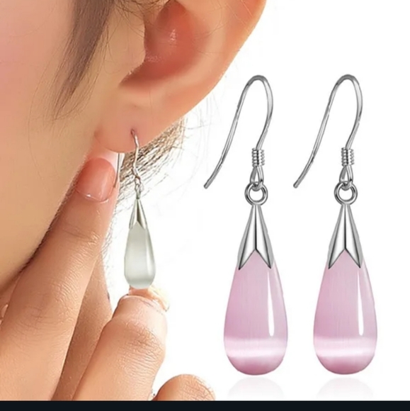 🎉🎉NEW🎉🎉BEAUTIFUL!! WHITE OPAL Teardrop Dangle Earrings in SILVER - Picture 3 of 14